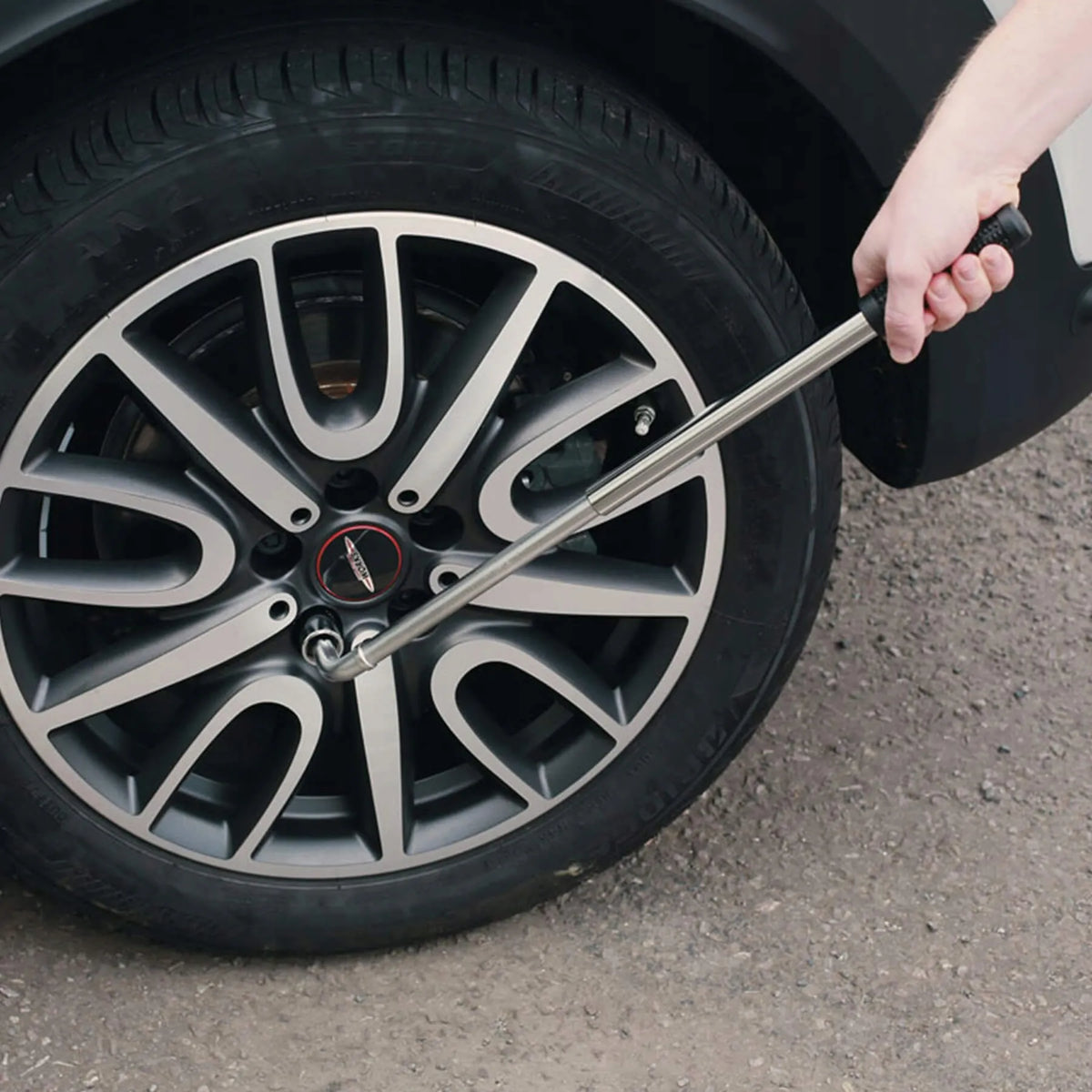TELESKOPINIS AUTOMOBILIO RATŲ RAKTAS SU GALVUTĖMIS 17, 19, 21, 23 mm, 1/2″, TVIRTAS