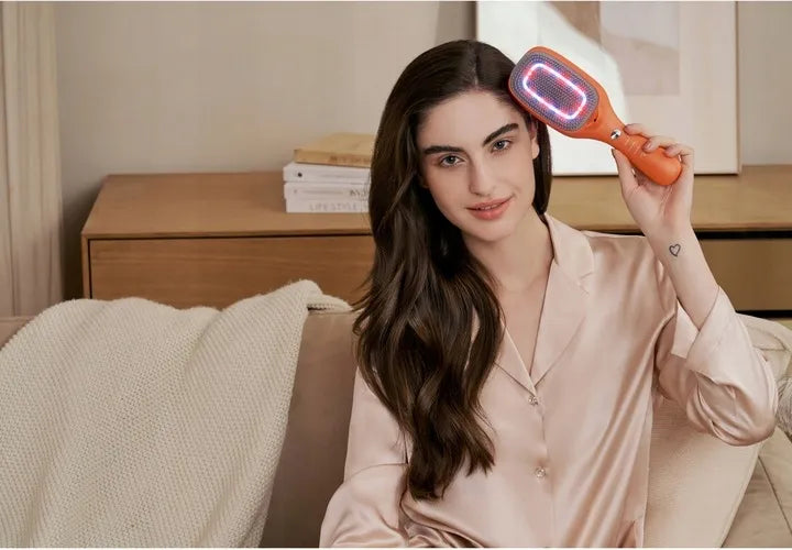 TOUCHBeauty Vita plaukų šepetys su lazerio ir LED šviesos terapija, skirtas galvos odos masažui