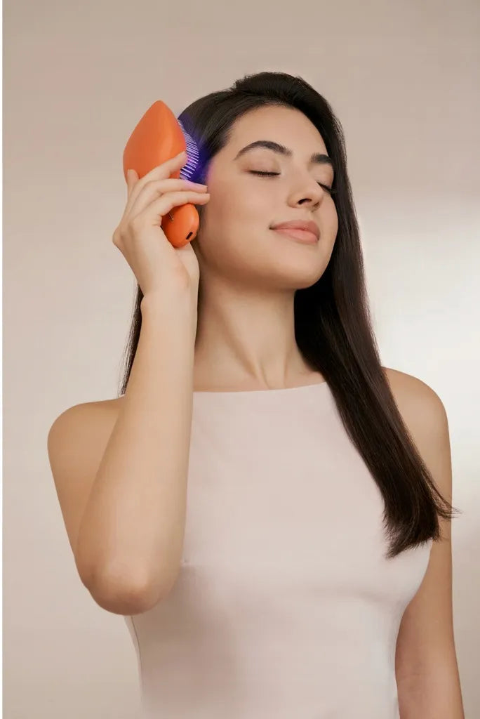 TOUCHBeauty Vita plaukų šepetys su lazerio ir LED šviesos terapija, skirtas galvos odos masažui
