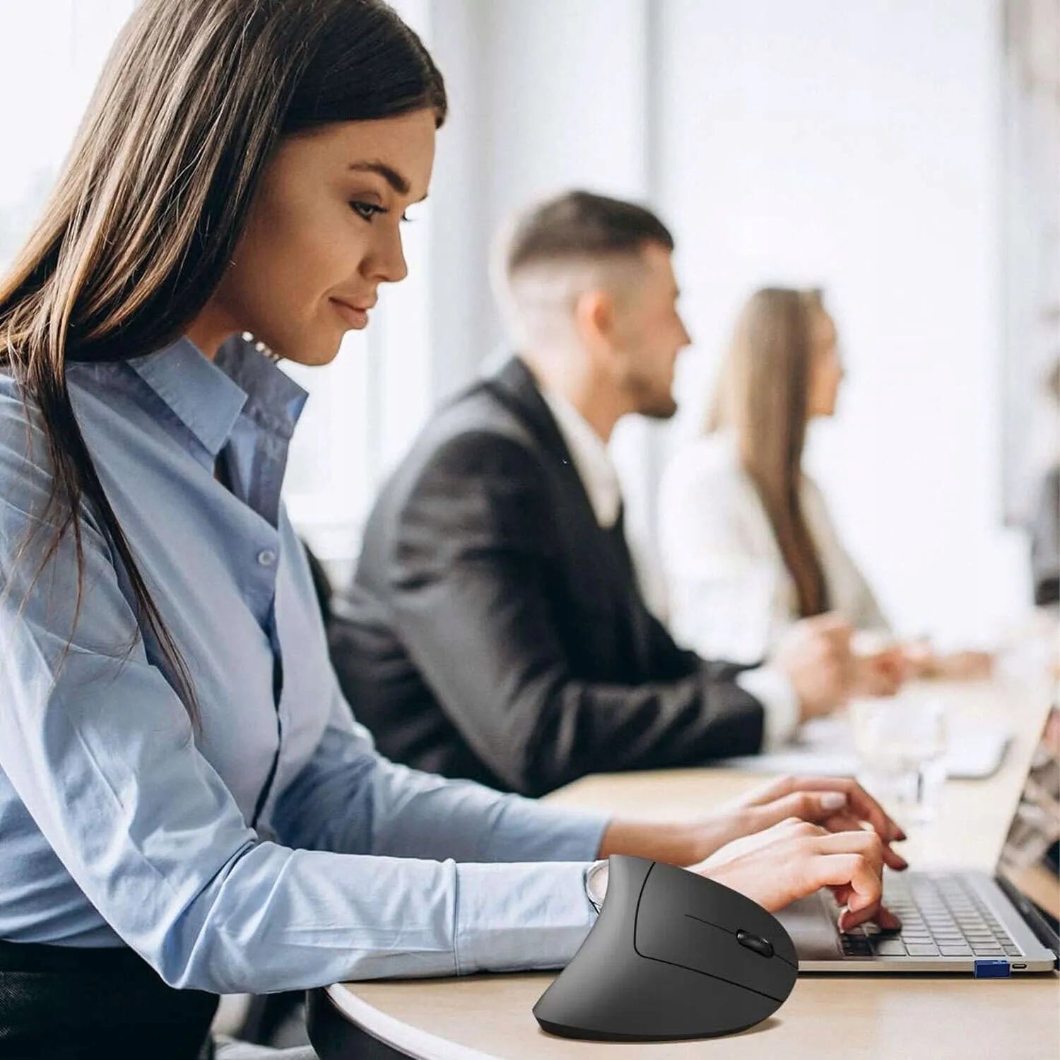 Vertikali ergonomiška pelytė bevielė, tyli, skirta dešiniarankiams
