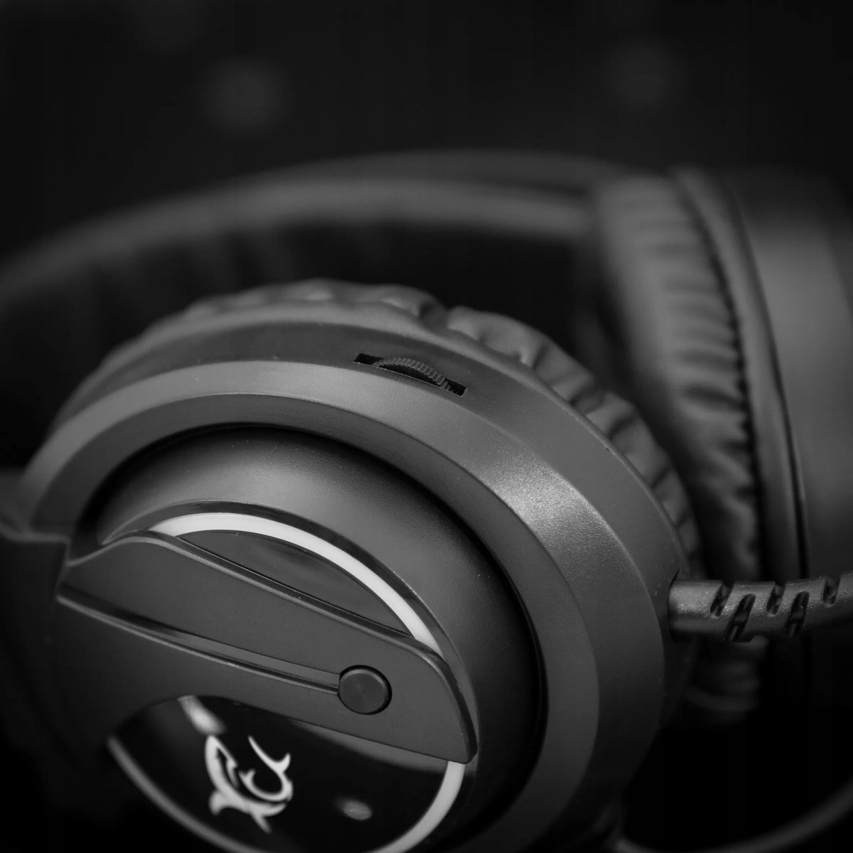 Žaidimų ausinės White Shark WOLF RGB